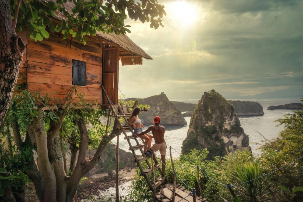 Get ready for an Indonesian island adventure with our comprehensive Nusa Penida travel guide! Landmarks, accommodation, restaurants and more!